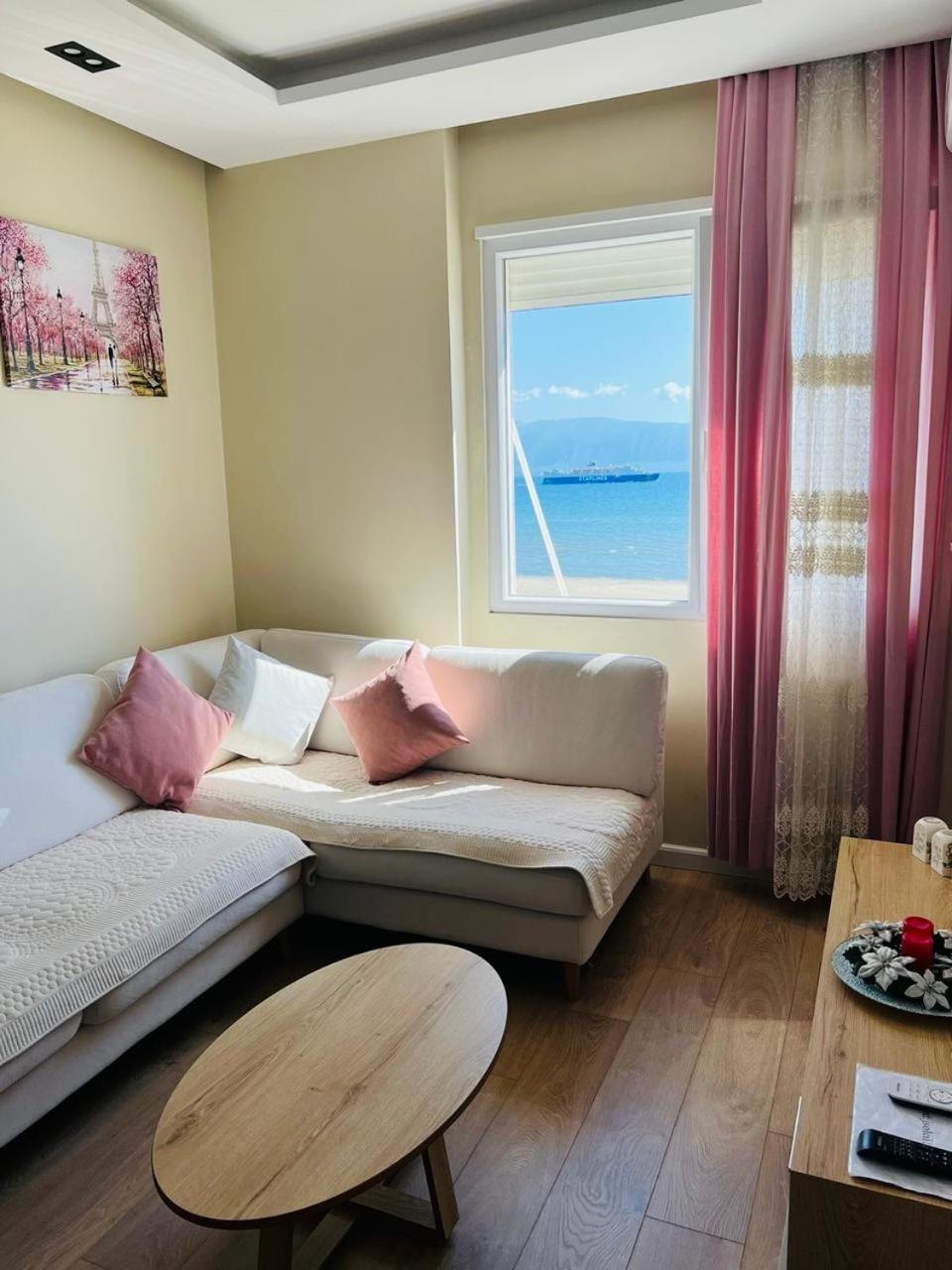 Soleil Apartment With Sunbed & Umbrella Vlore Exterior photo